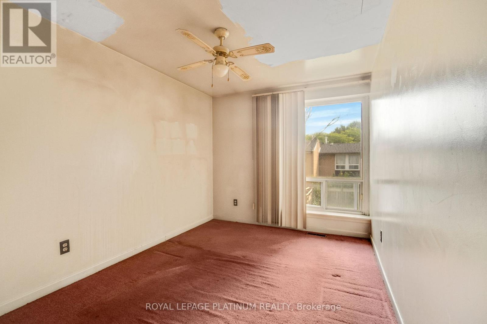 Photo 7 of 48 246 John Garland Boulevard, Toronto ON