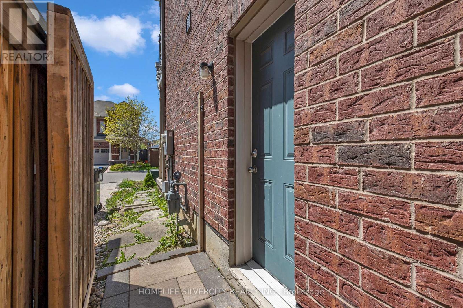 Photo 21 of 38 George Robinson Drive, Brampton ON