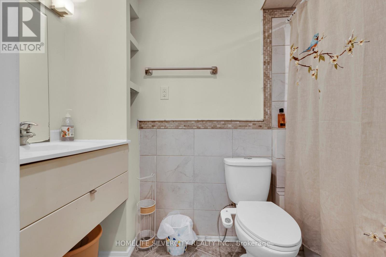 Photo 4 of 38 George Robinson Drive, Brampton ON