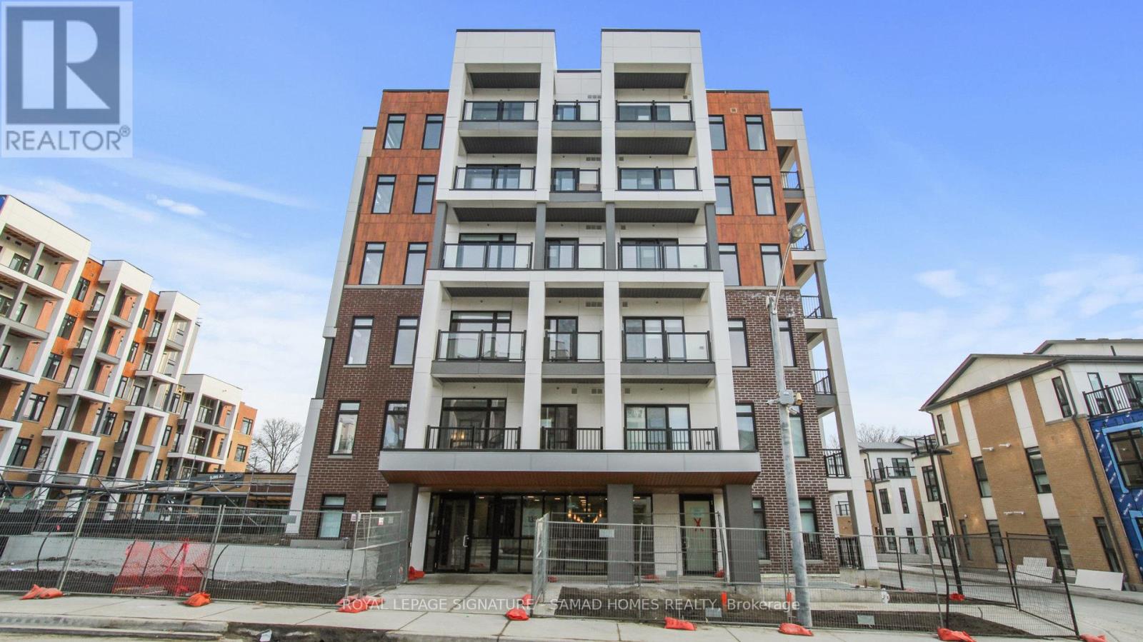 Photo 1 of 611 135 Canon Jackson Drive, Toronto ON
