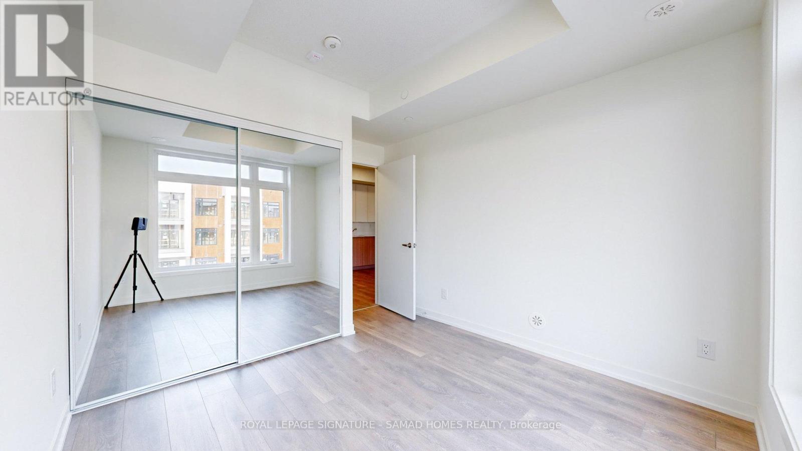 Photo 7 of 611 135 Canon Jackson Drive, Toronto ON