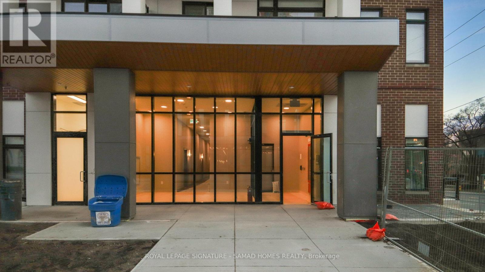 Photo 6 of 611 135 Canon Jackson Drive, Toronto ON