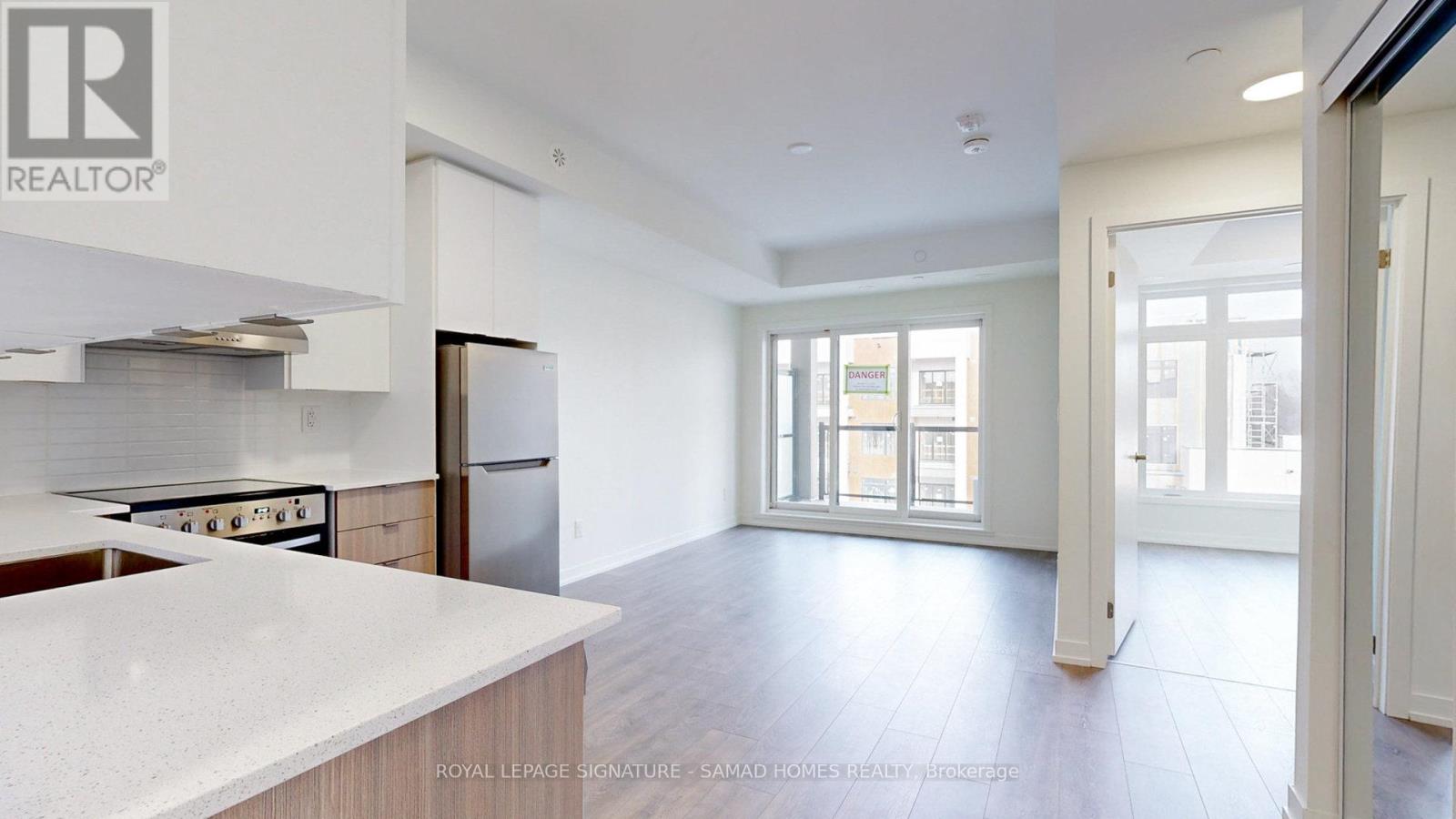 Photo 3 of 611 135 Canon Jackson Drive, Toronto ON