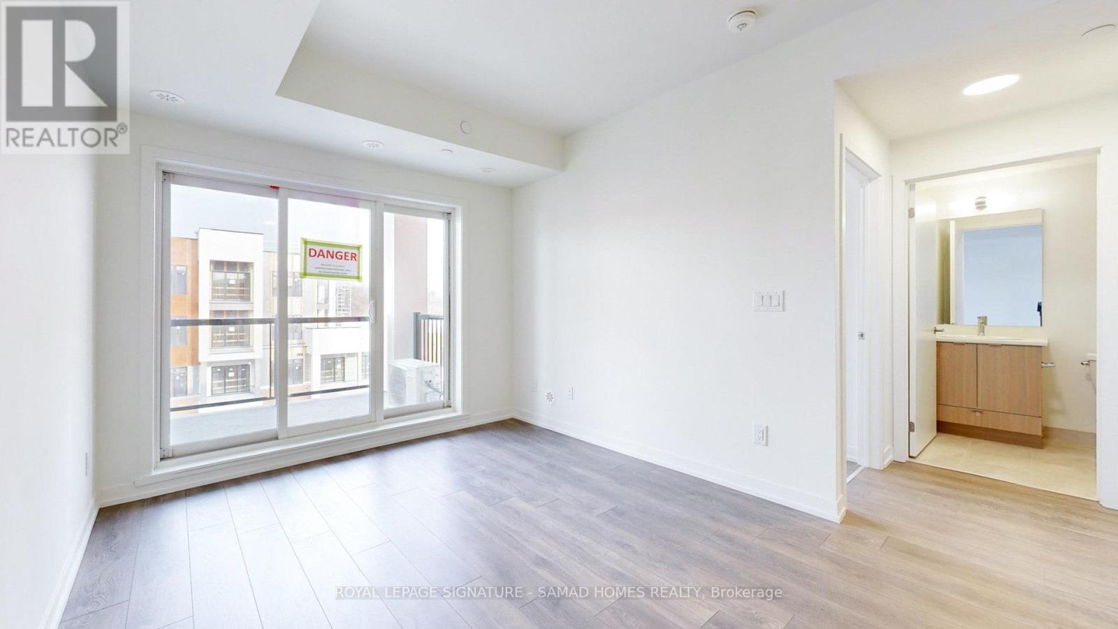 Photo 2 of 611 135 Canon Jackson Drive, Toronto ON