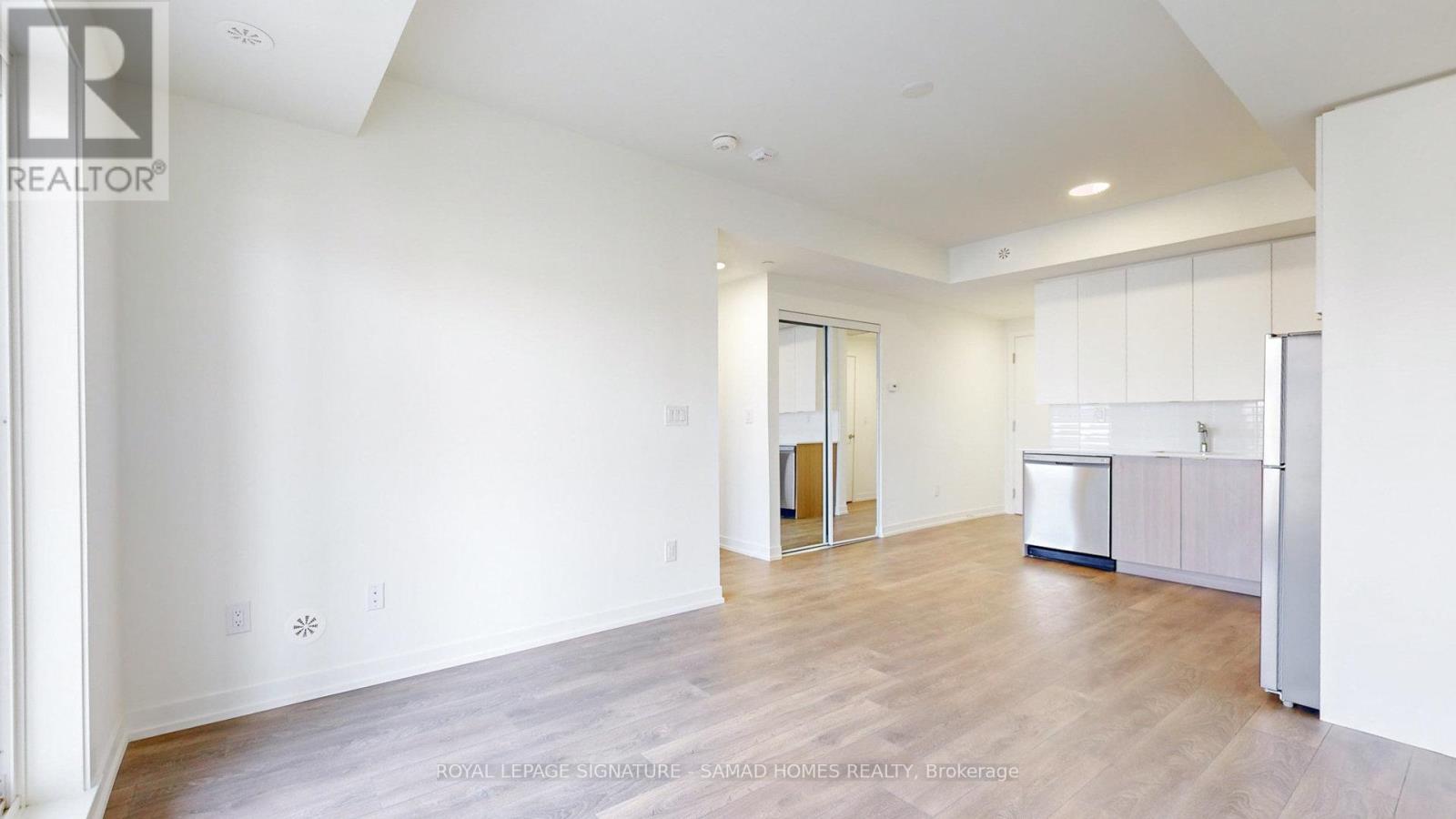 Photo 8 of 611 135 Canon Jackson Drive, Toronto ON