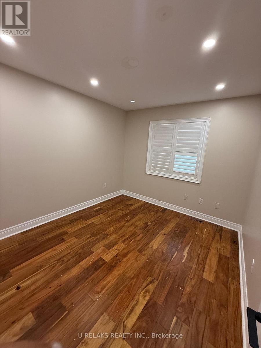Photo 30 of 3681 Bloomington Crescent, Mississauga ON