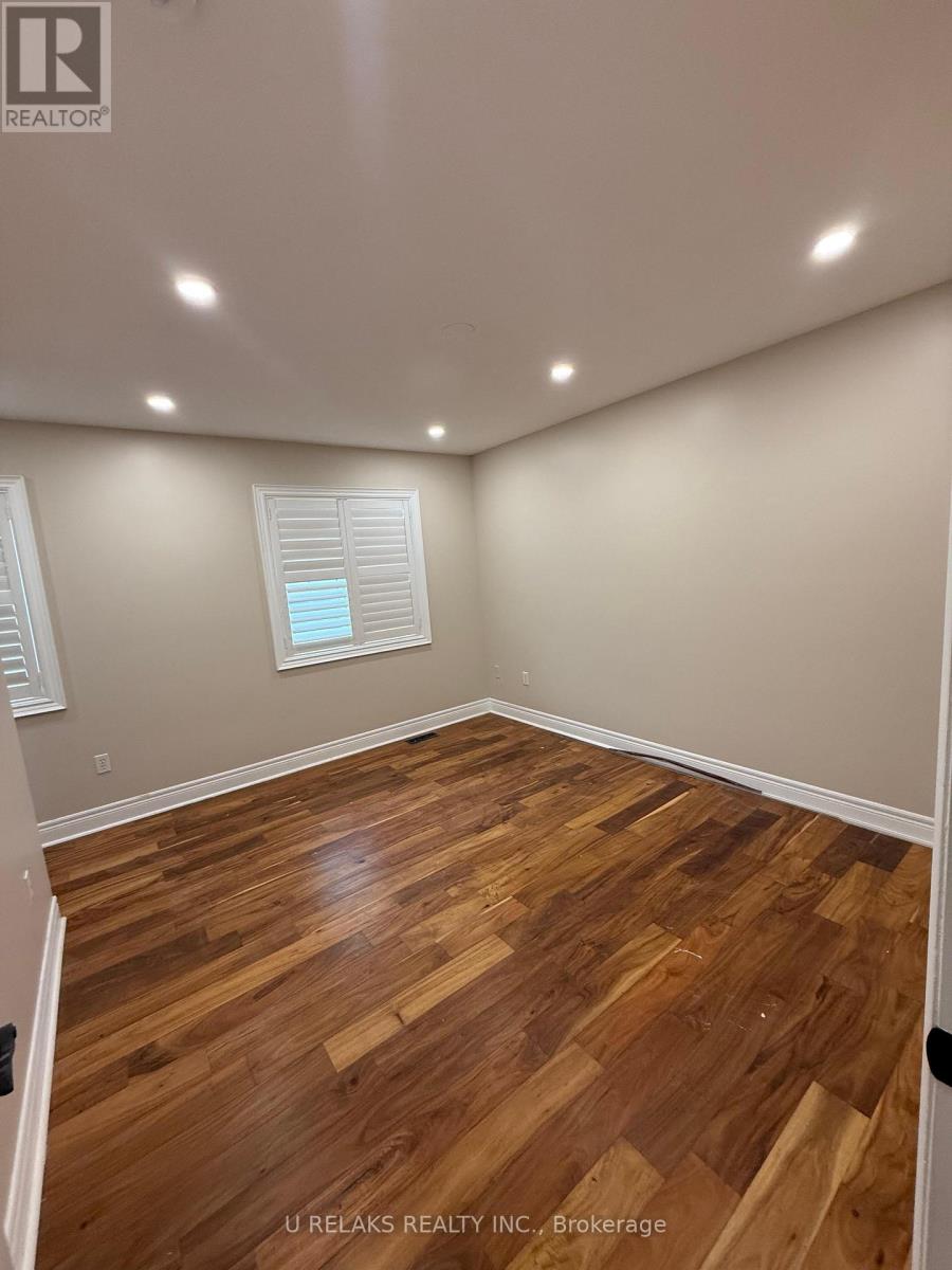 Photo 8 of 3681 Bloomington Crescent, Mississauga ON