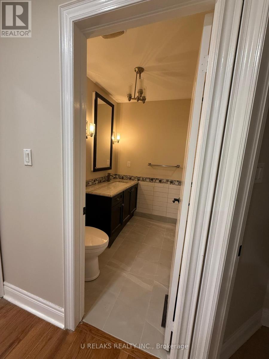 Photo 35 of 3681 Bloomington Crescent, Mississauga ON