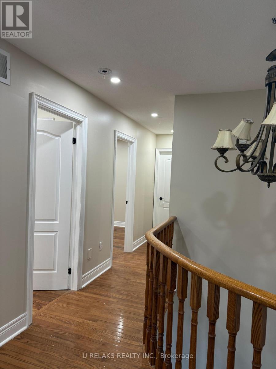 Photo 32 of 3681 Bloomington Crescent, Mississauga ON