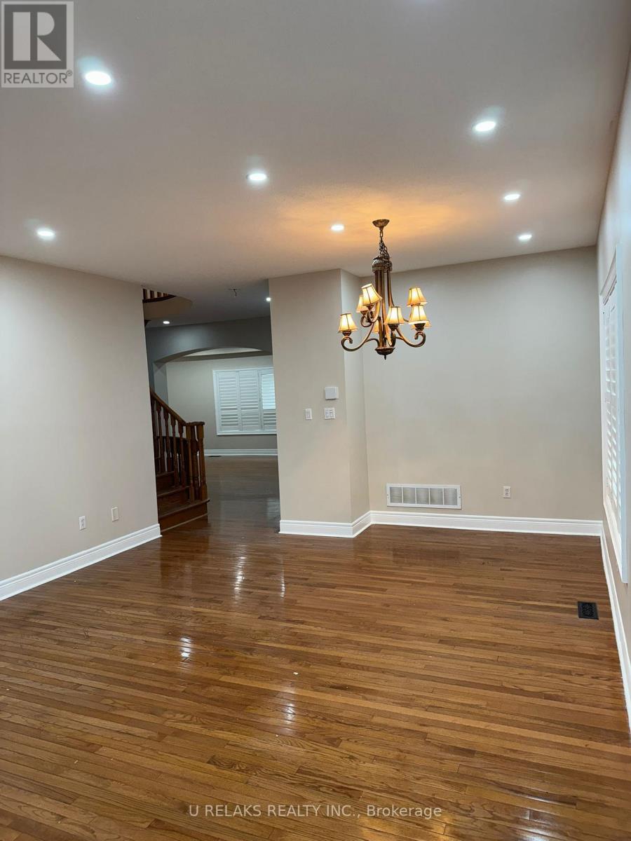 Photo 33 of 3681 Bloomington Crescent, Mississauga ON