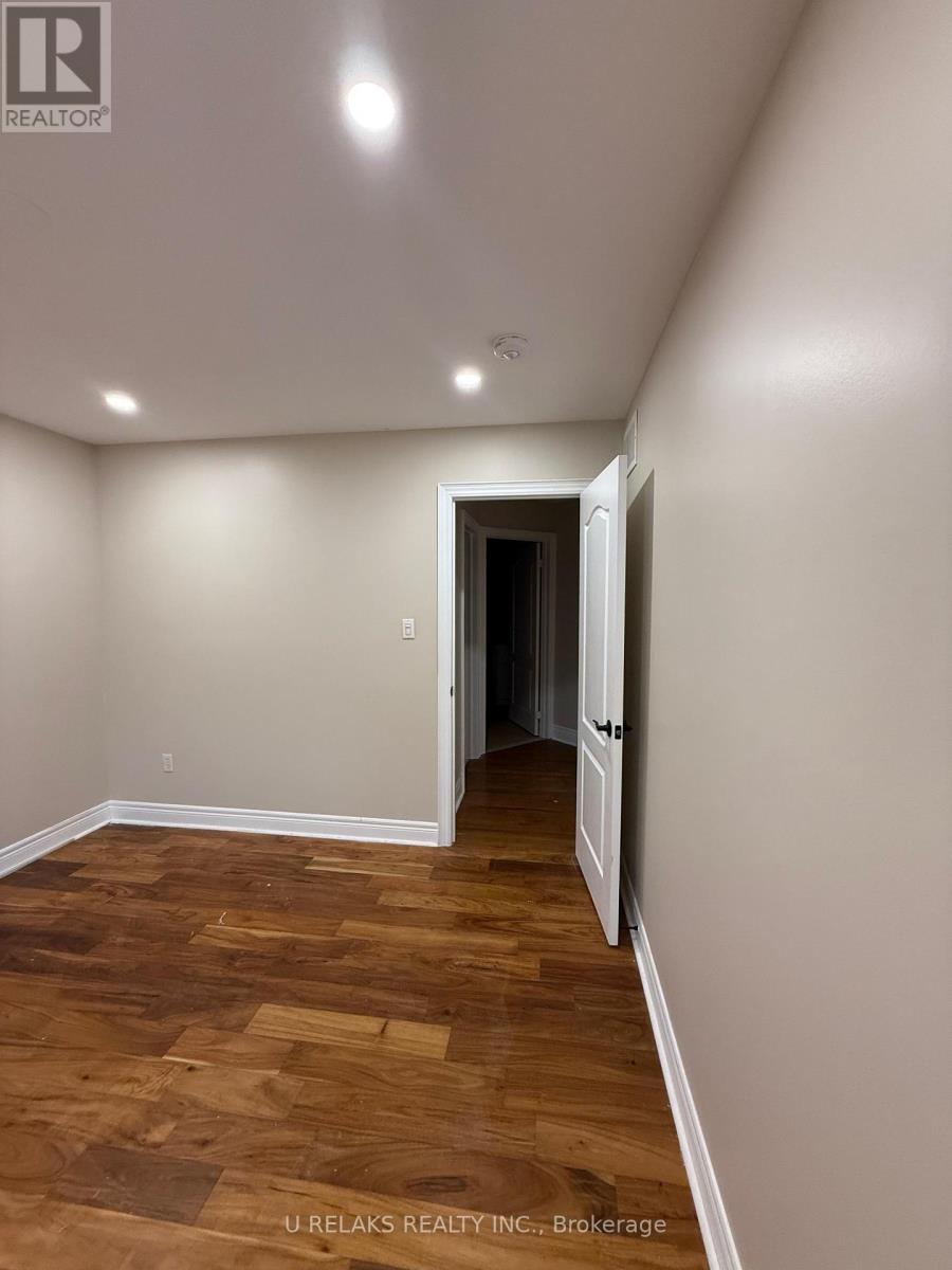 Photo 15 of 3681 Bloomington Crescent, Mississauga ON