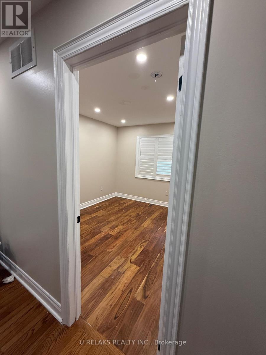 Photo 11 of 3681 Bloomington Crescent, Mississauga ON