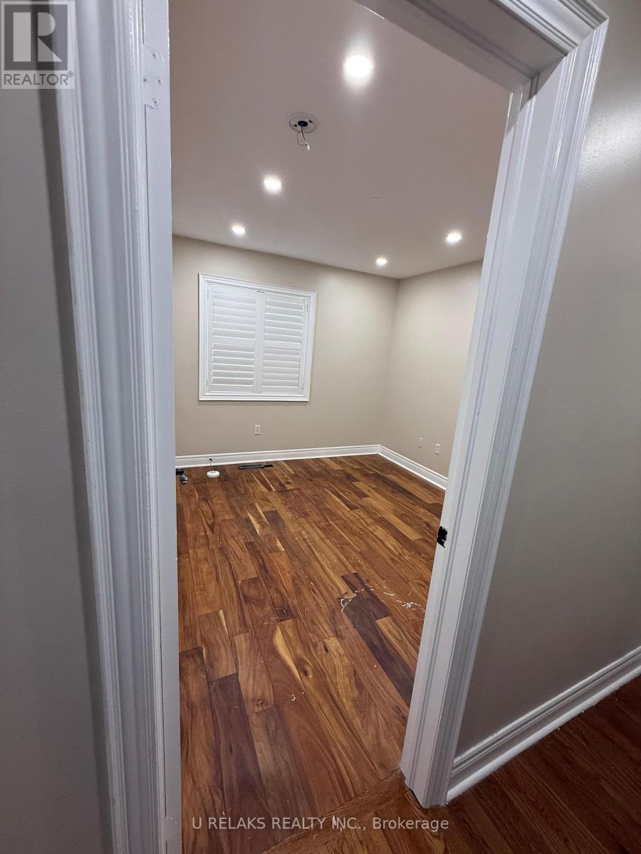 Photo 12 of 3681 Bloomington Crescent, Mississauga ON