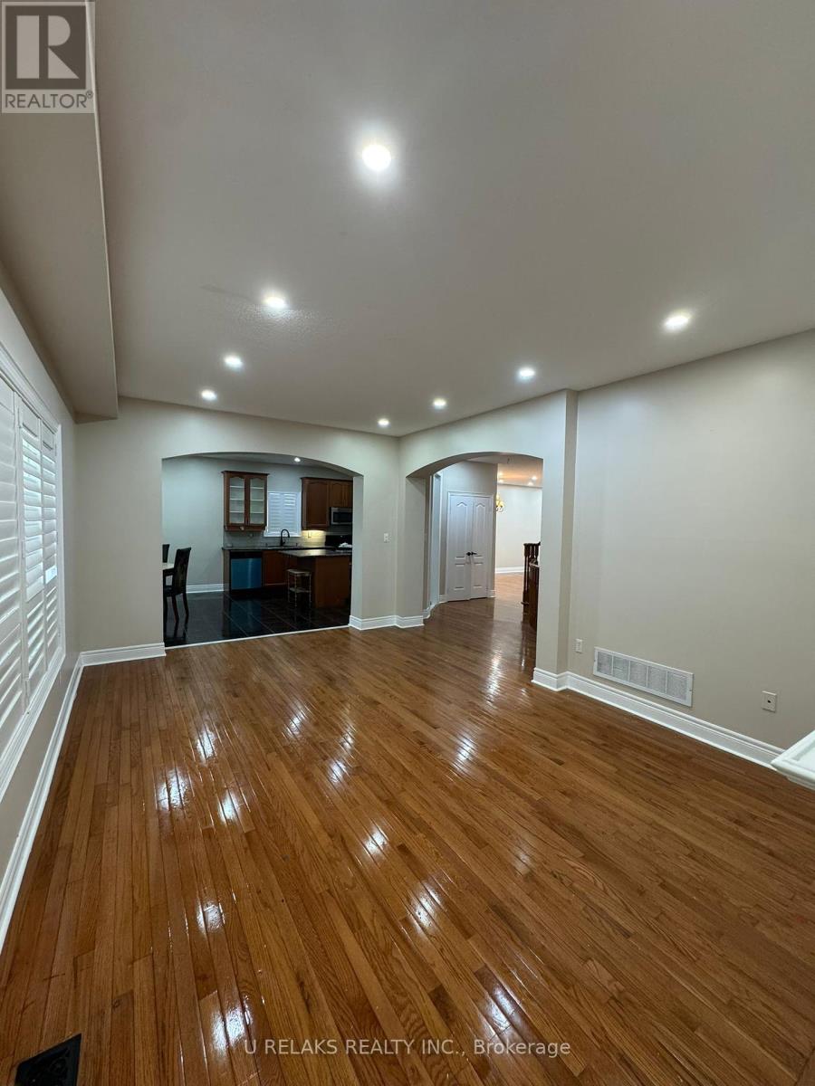 Photo 41 of 3681 Bloomington Crescent, Mississauga ON