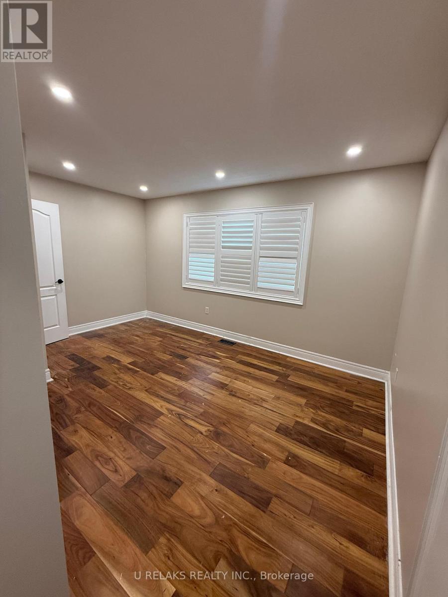 Photo 18 of 3681 Bloomington Crescent, Mississauga ON