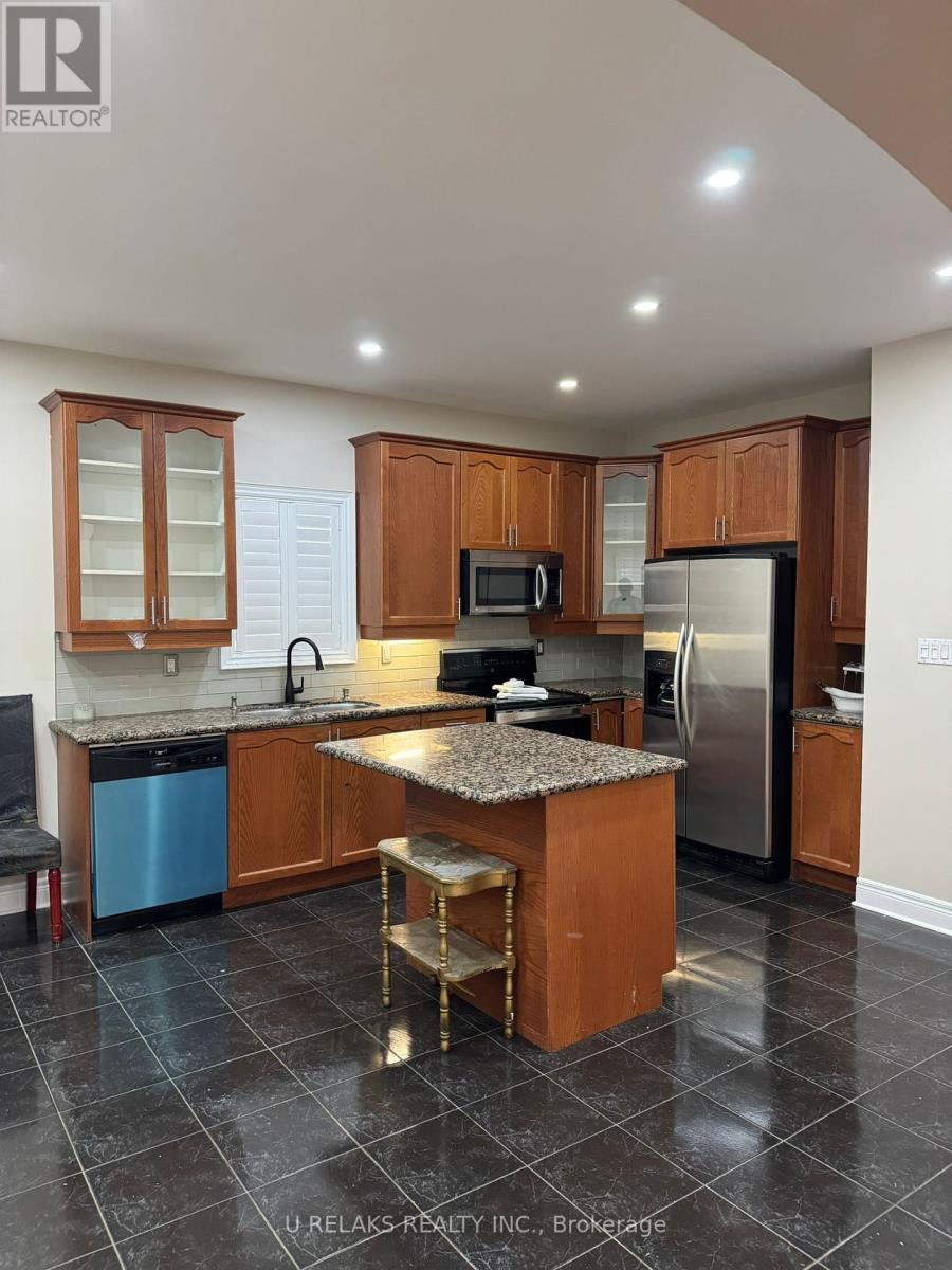 Photo 34 of 3681 Bloomington Crescent, Mississauga ON