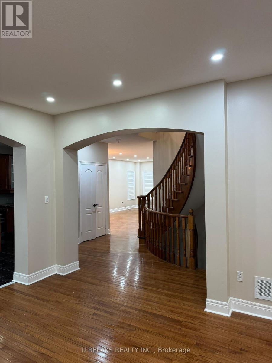 Photo 20 of 3681 Bloomington Crescent, Mississauga ON