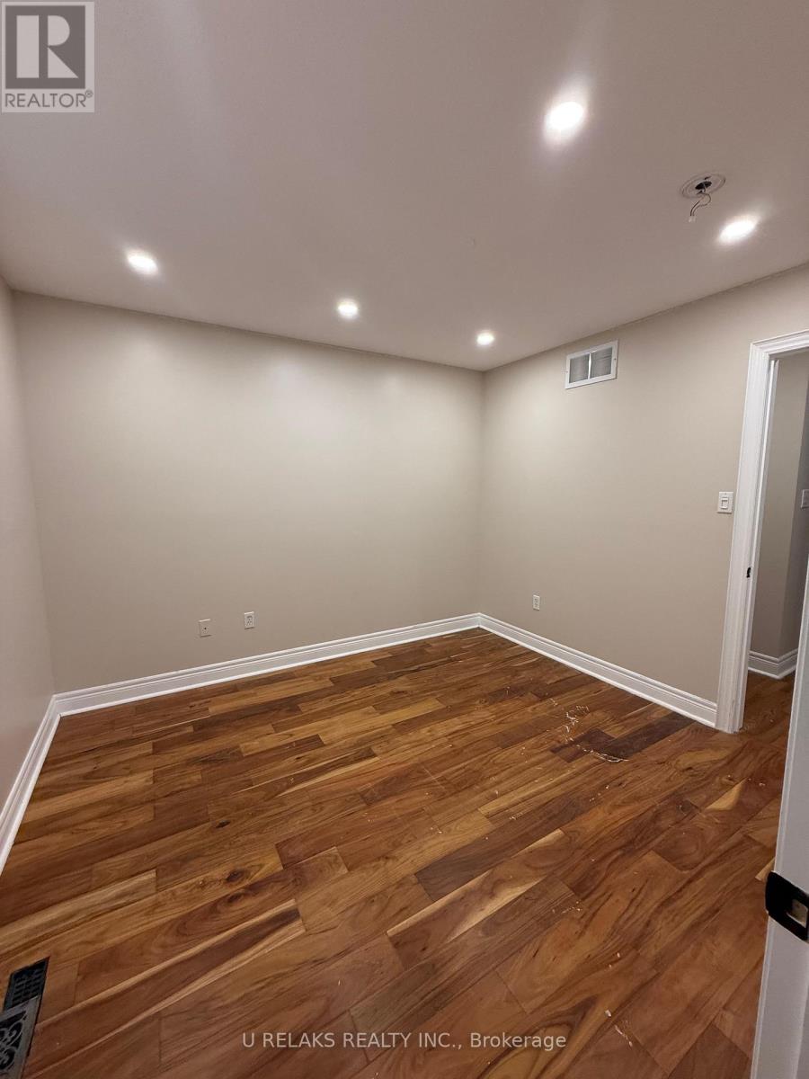 Photo 36 of 3681 Bloomington Crescent, Mississauga ON