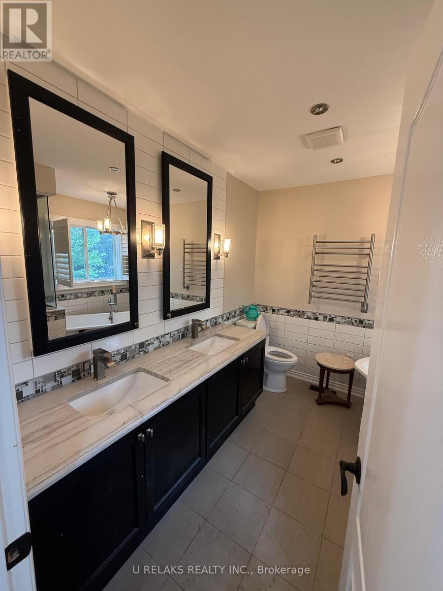 Photo 37 of 3681 Bloomington Crescent, Mississauga ON