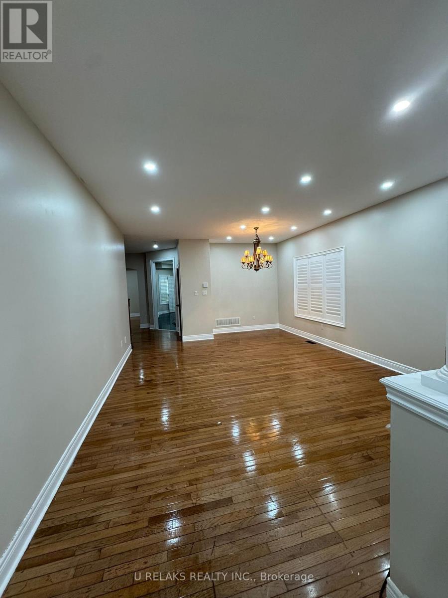 Photo 13 of 3681 Bloomington Crescent, Mississauga ON