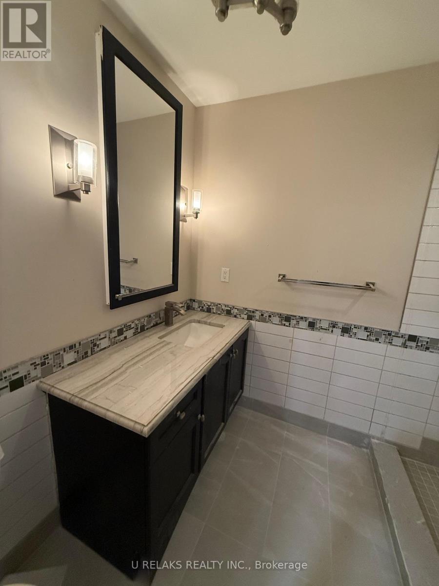 Photo 42 of 3681 Bloomington Crescent, Mississauga ON