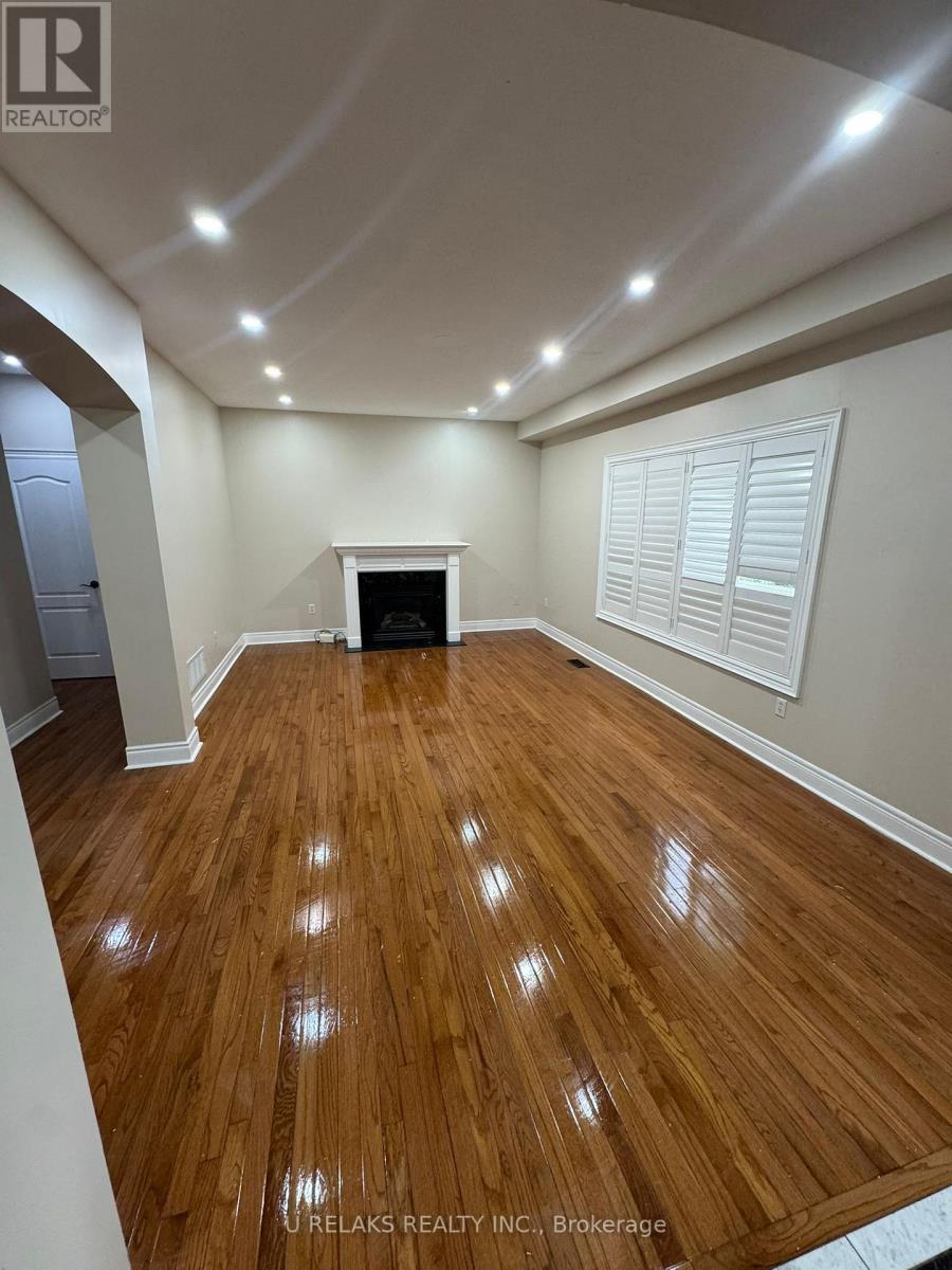 Photo 27 of 3681 Bloomington Crescent, Mississauga ON
