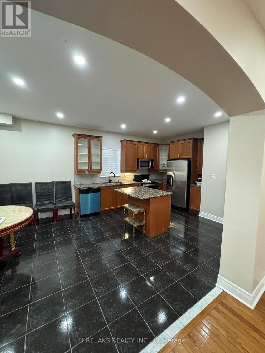 Photo 31 of 3681 Bloomington Crescent, Mississauga ON