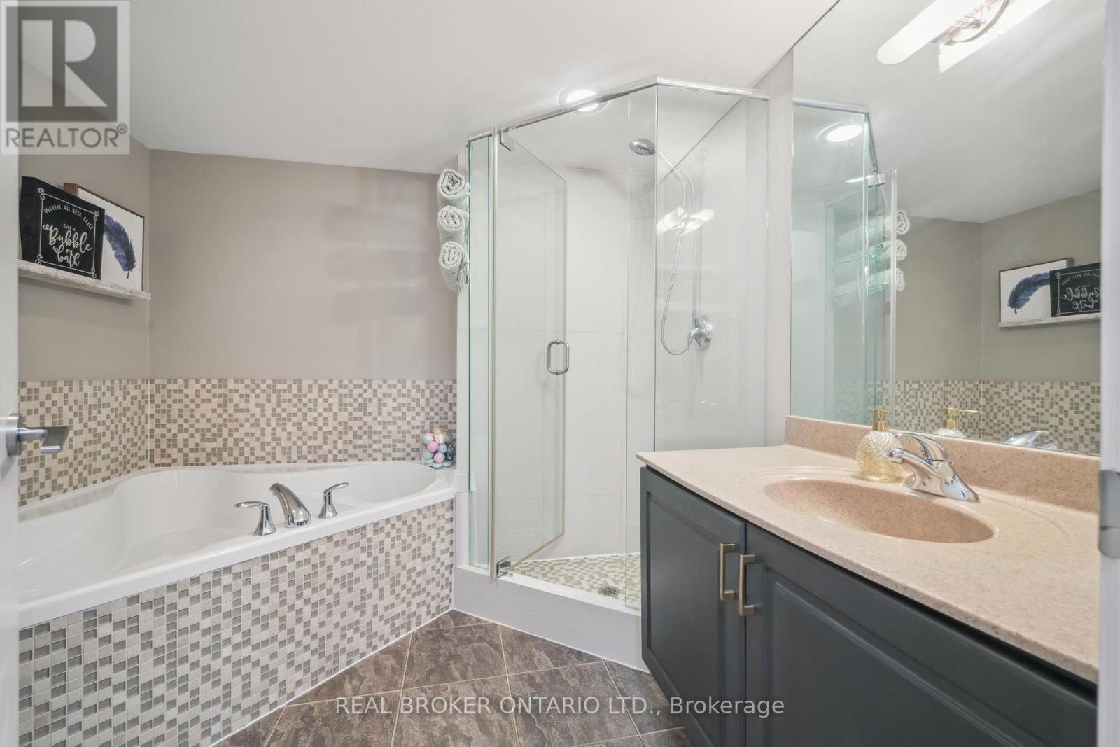 Photo 24 of 608 185 Legion Road N, Toronto ON