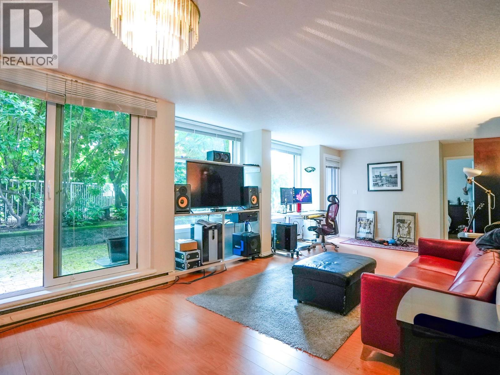 Photo 4 of 101 1845 Robson Street, Vancouver BC