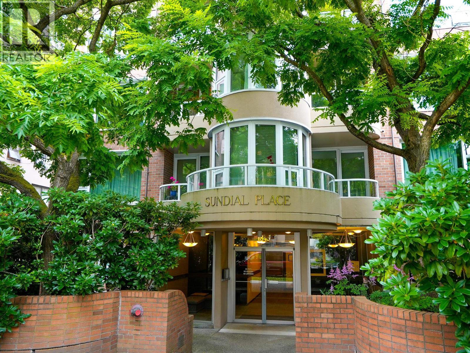 Photo 2 of 101 1845 Robson Street, Vancouver BC