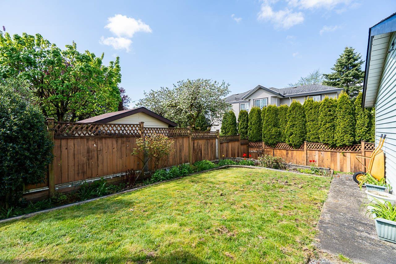 Photo 5 of 5949 169 Street, Surrey BC