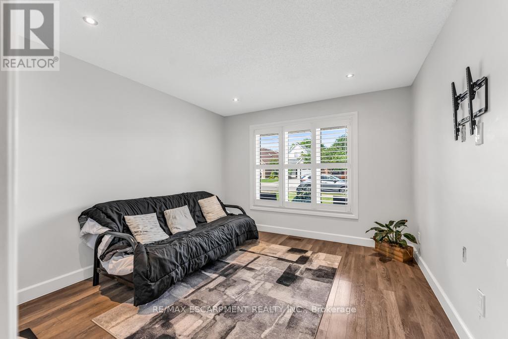 Photo 9 of 650 Acadia Drive, Hamilton ON