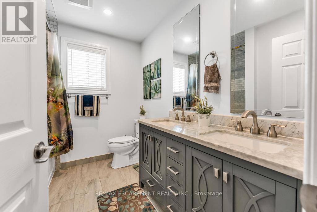 Photo 19 of 650 Acadia Drive, Hamilton ON