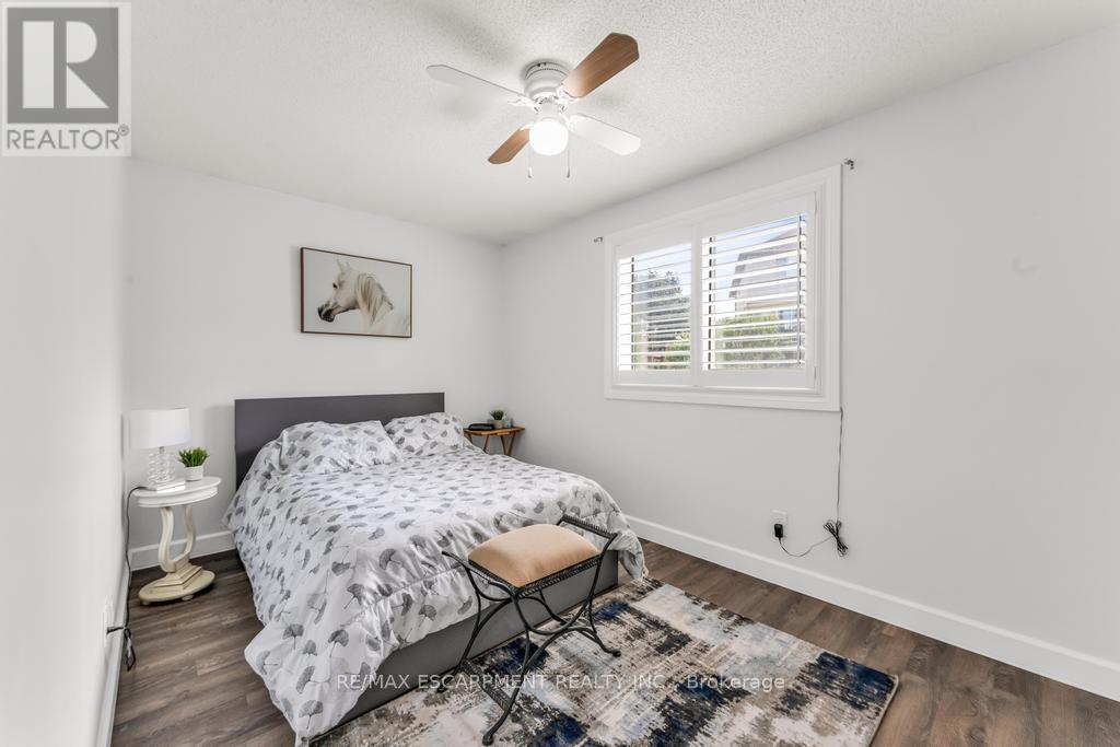 Photo 8 of 650 Acadia Drive, Hamilton ON