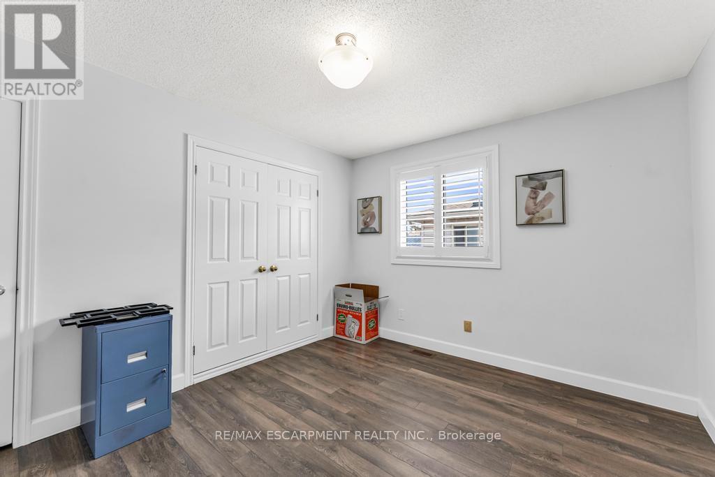 Photo 20 of 650 Acadia Drive, Hamilton ON