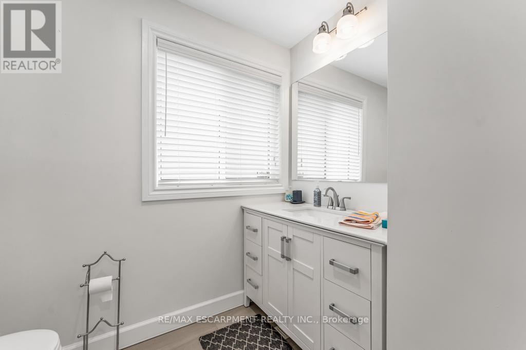 Photo 2 of 650 Acadia Drive, Hamilton ON