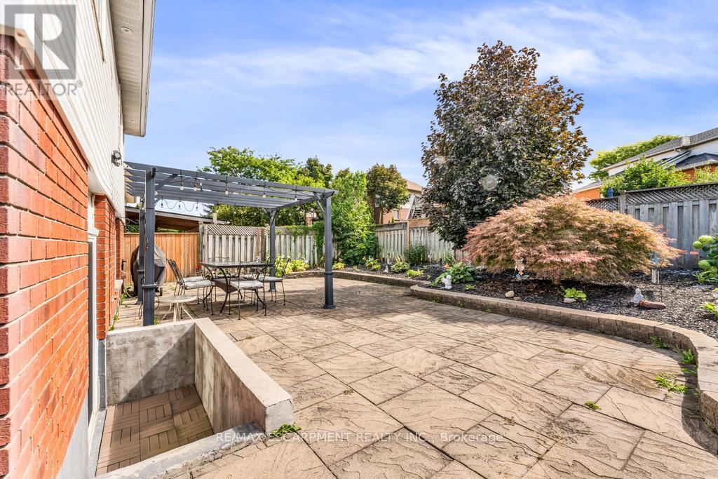 Photo 21 of 650 Acadia Drive, Hamilton ON