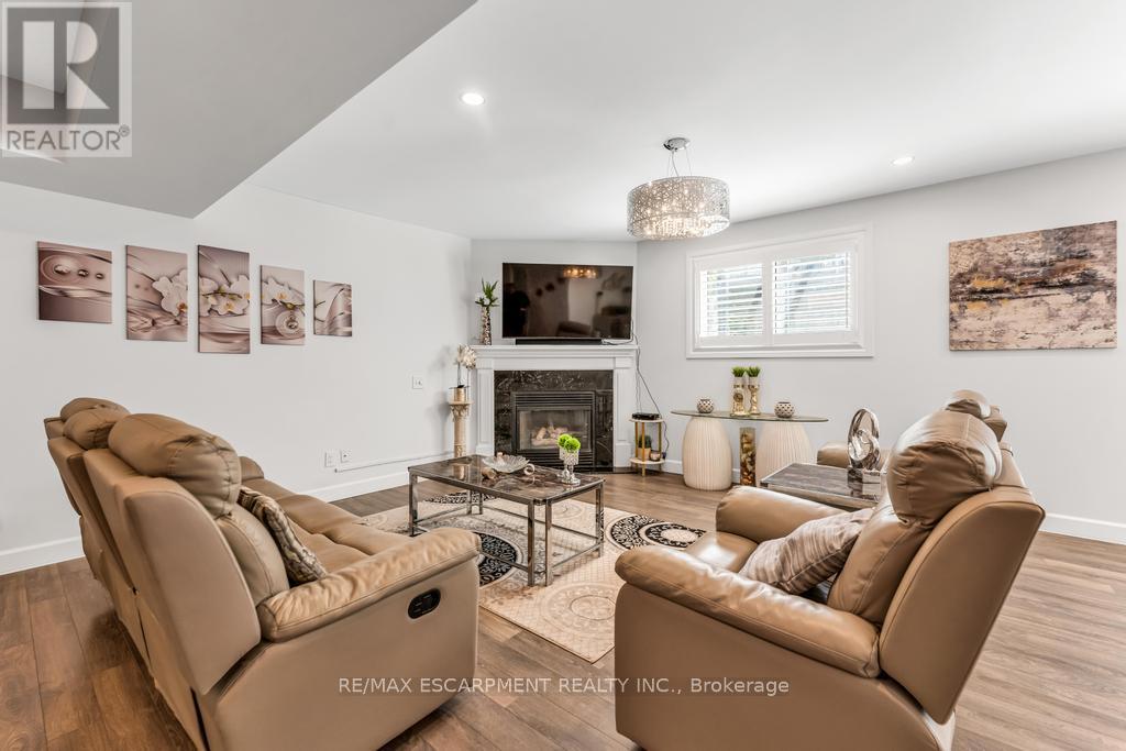 Photo 12 of 650 Acadia Drive, Hamilton ON