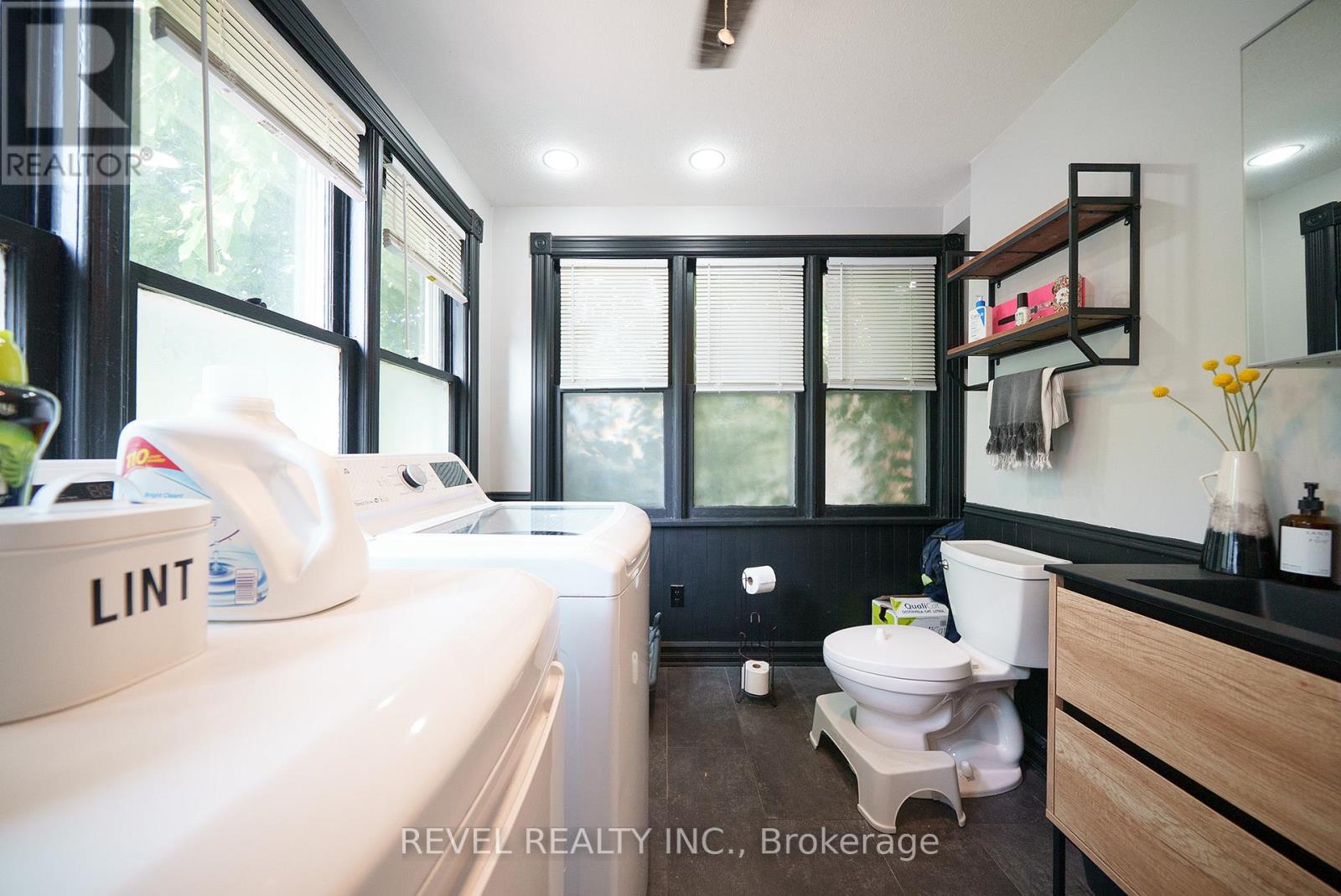 Photo 13 of 165 East Avenue, Brantford ON