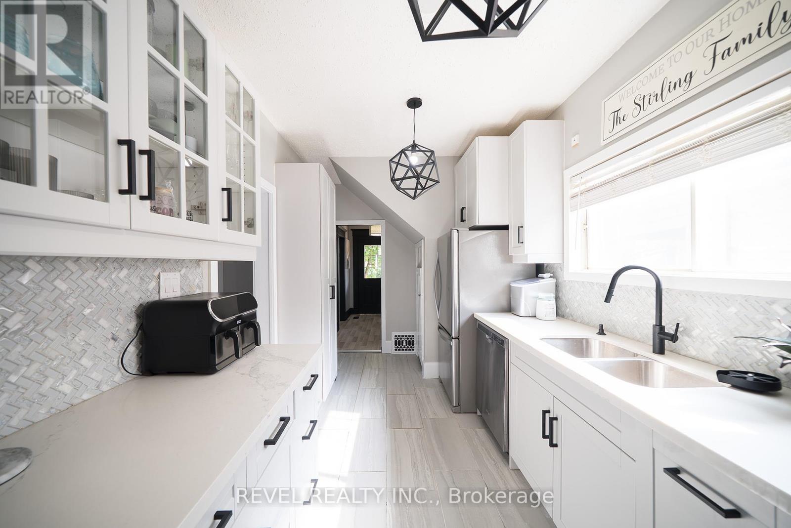 Photo 28 of 165 East Avenue, Brantford ON