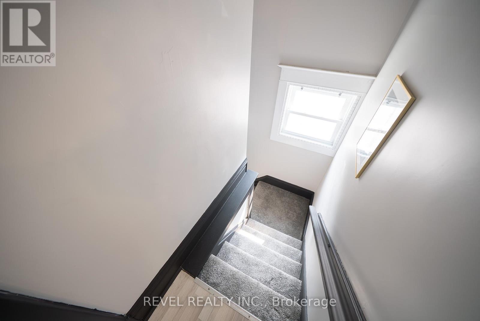 Photo 6 of 165 East Avenue, Brantford ON
