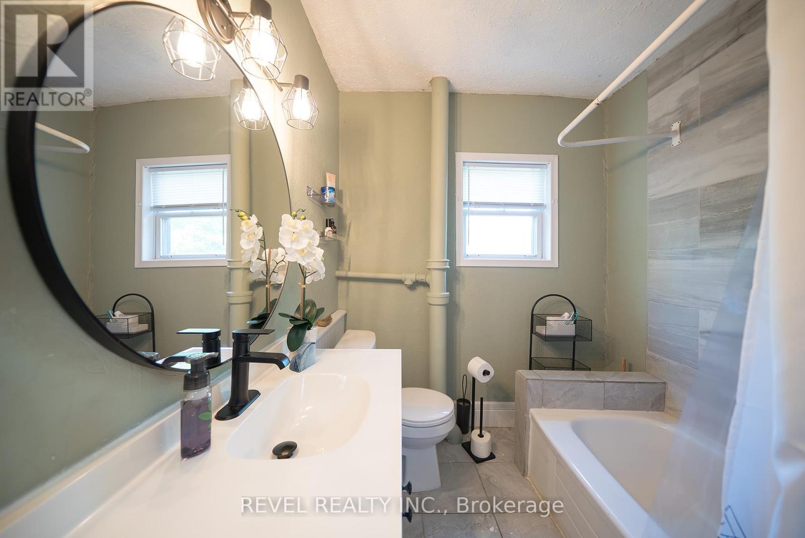 Photo 30 of 165 East Avenue, Brantford ON