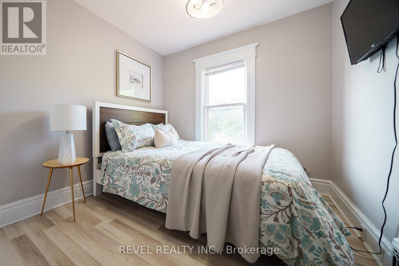 Photo 5 of 165 East Avenue, Brantford ON