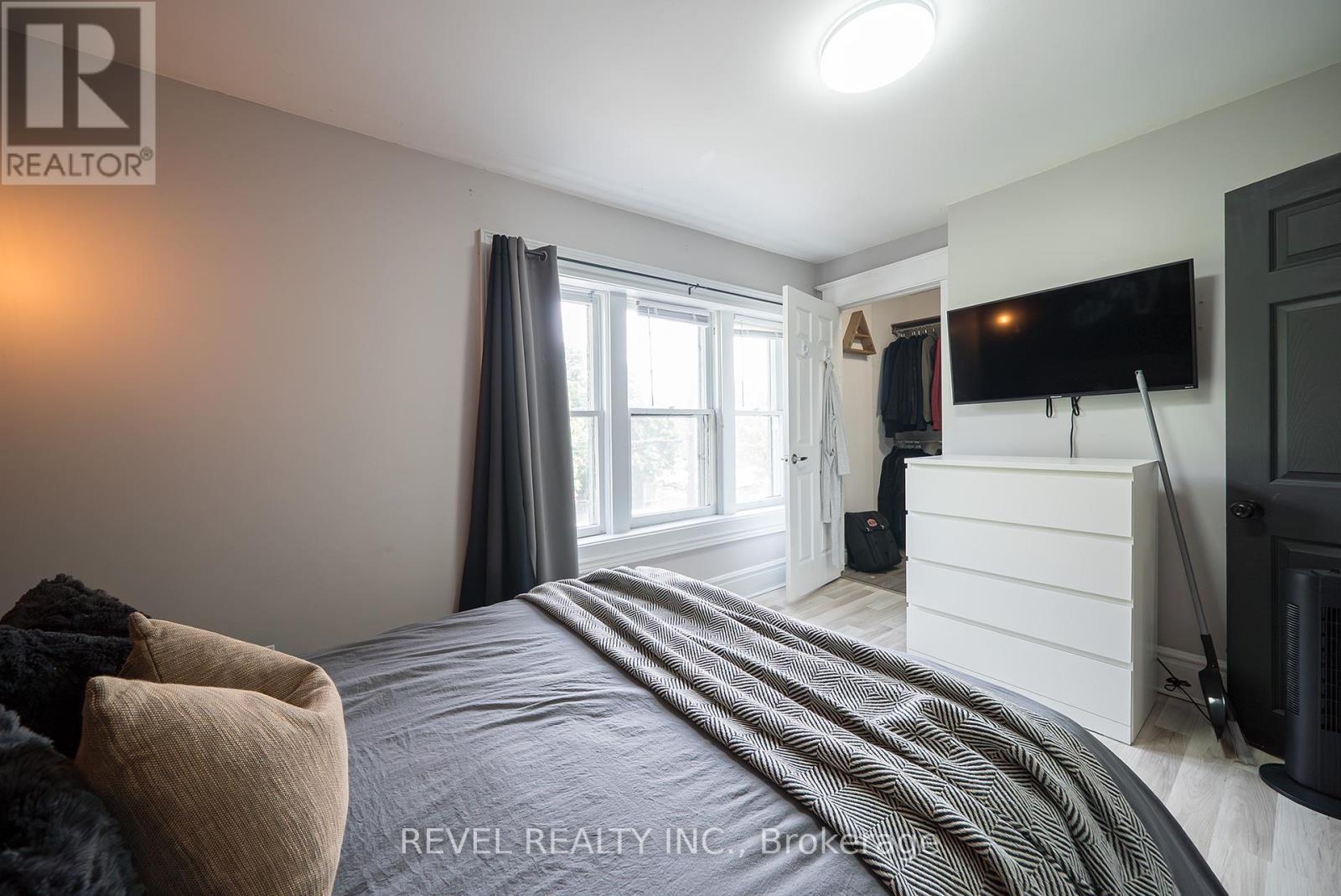 Photo 8 of 165 East Avenue, Brantford ON