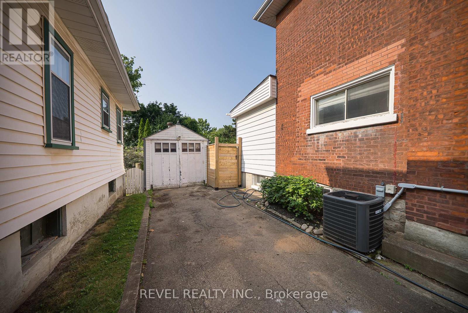 Photo 18 of 165 East Avenue, Brantford ON