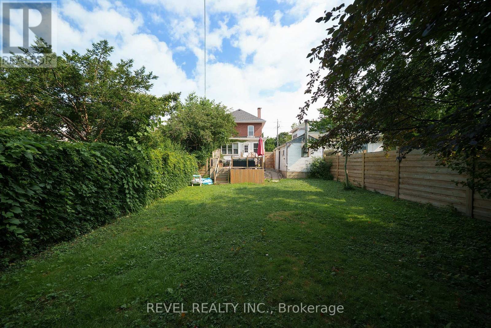 Photo 24 of 165 East Avenue, Brantford ON
