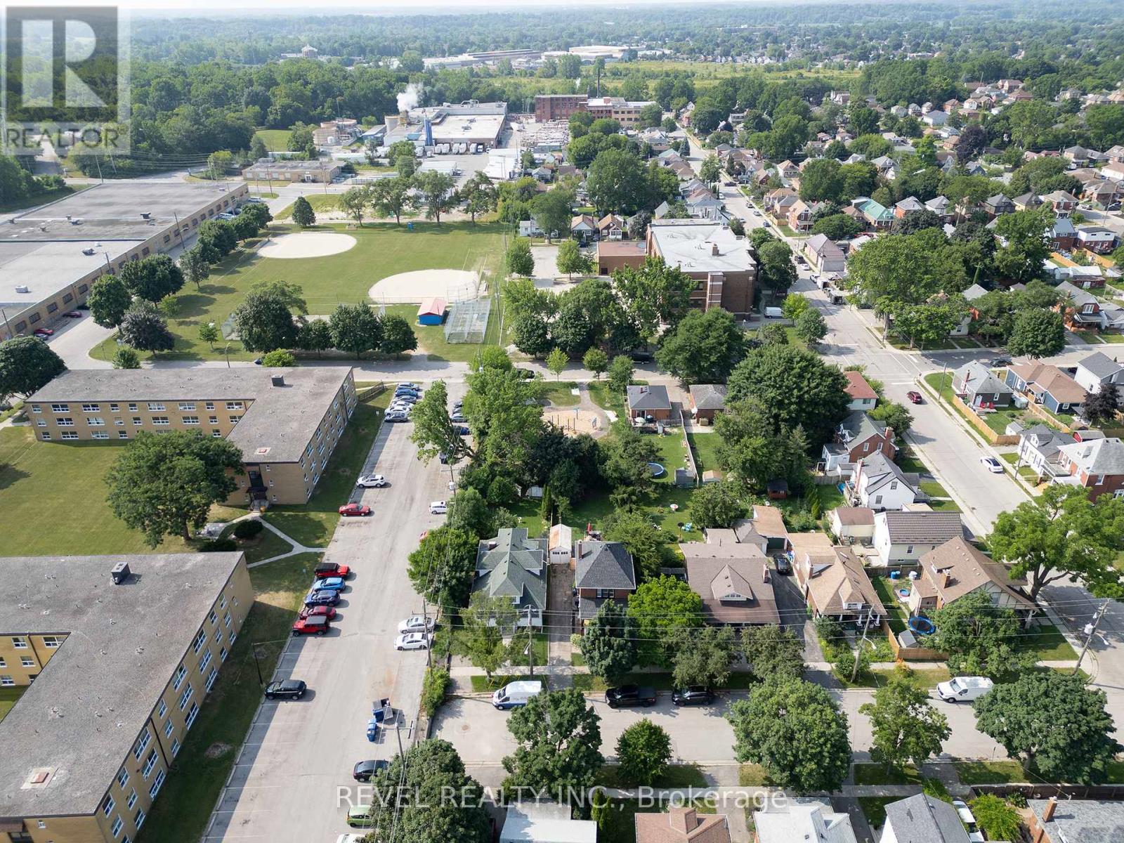 Photo 19 of 165 East Avenue, Brantford ON
