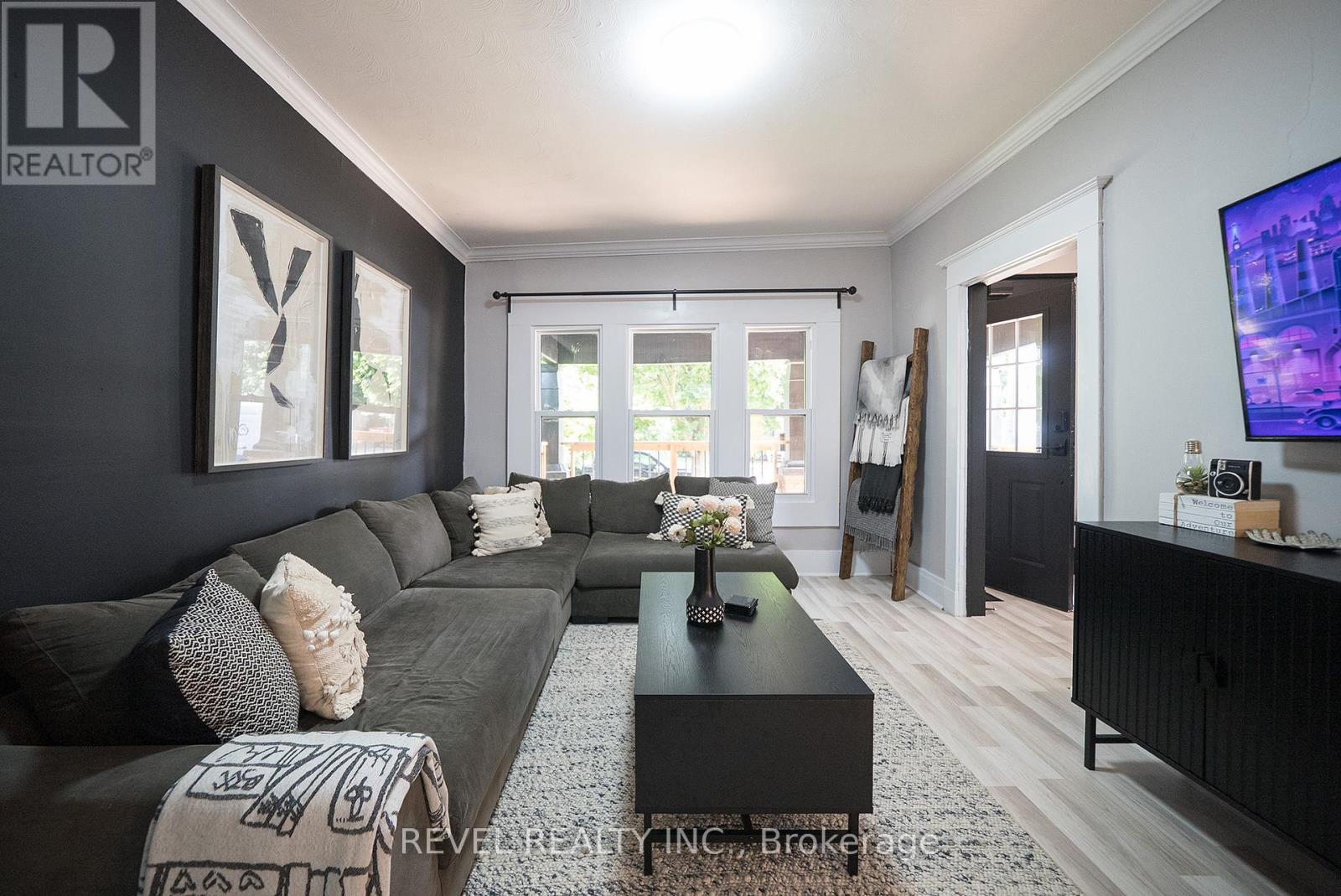 Photo 11 of 165 East Avenue, Brantford ON