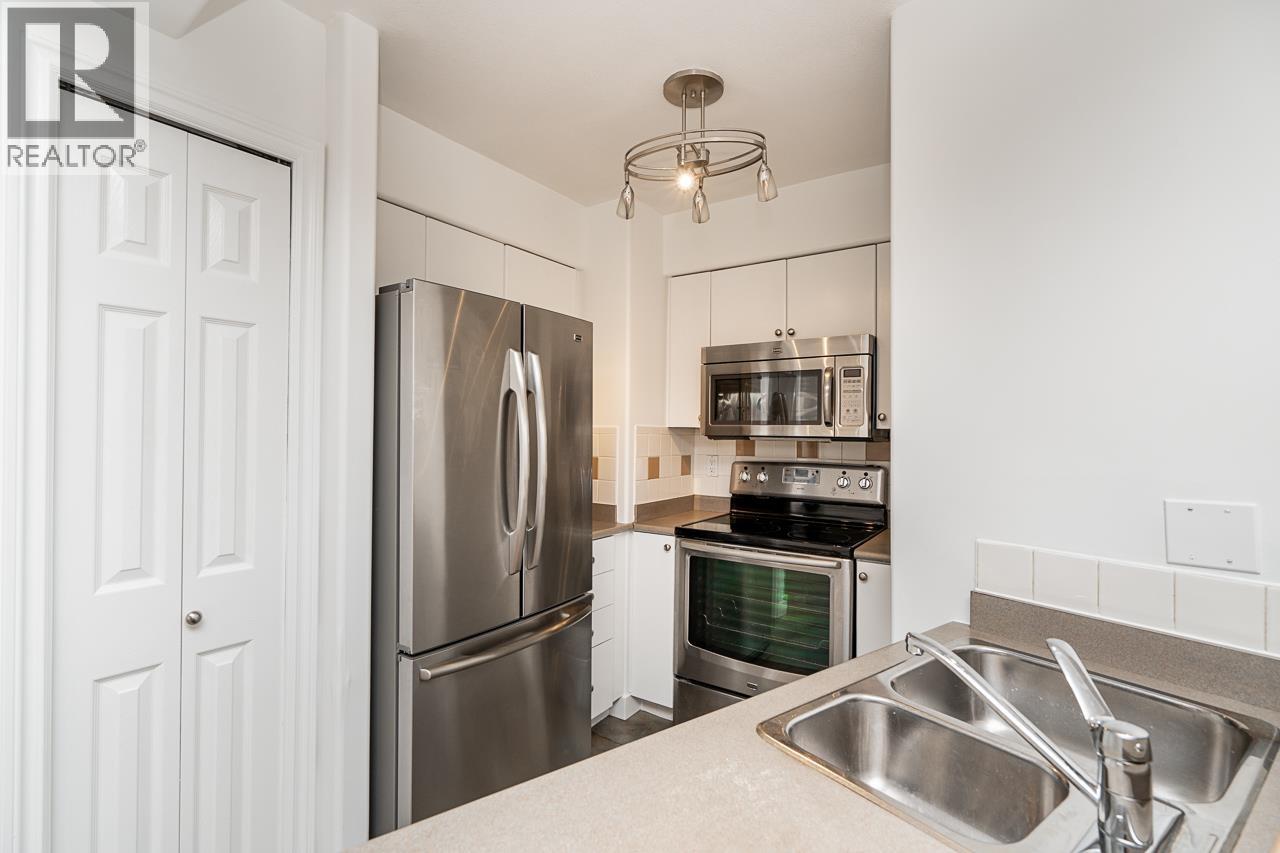 Photo 8 of 401 680 Clarkson Street, New Westminster BC