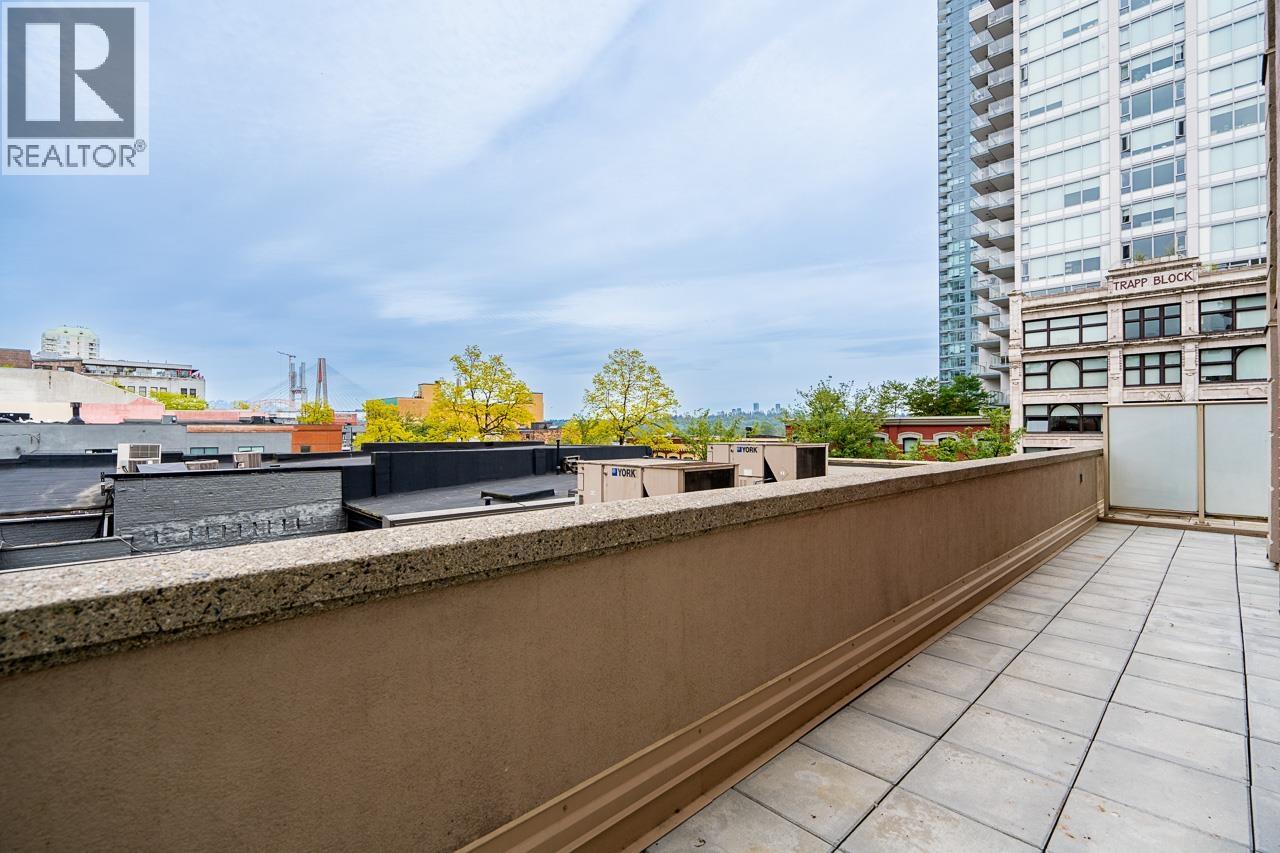Photo 3 of 401 680 Clarkson Street, New Westminster BC